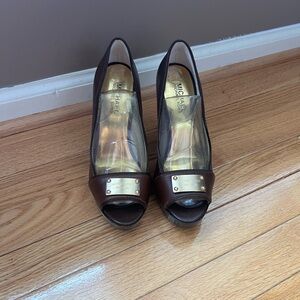 Michael Kors Brown Leather Peep-Toe Heels with Gold Plaque